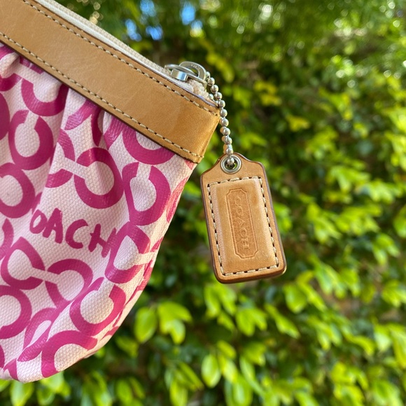 Authentic Barbie Pink Coach Wristlet With Leather Tag- Vintage Y2K - Picture 5 of 7